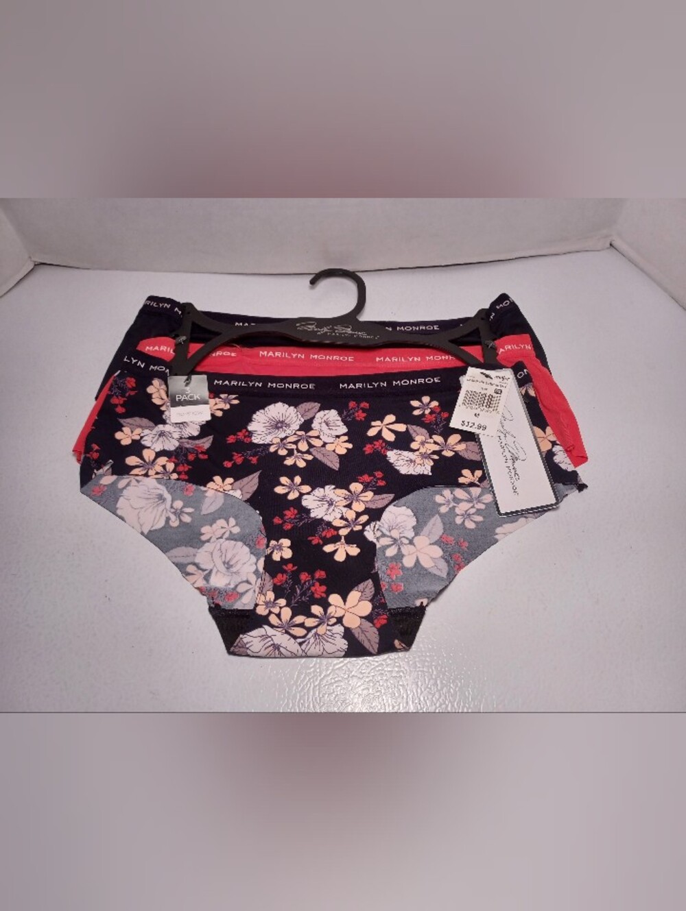 Marilyn Monroe 3 Pack No-Show Laser Hipsters Med Floral Solid Red Black MM8041